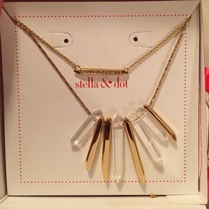 Brand new Stella & Dot Rebel cluster necklace