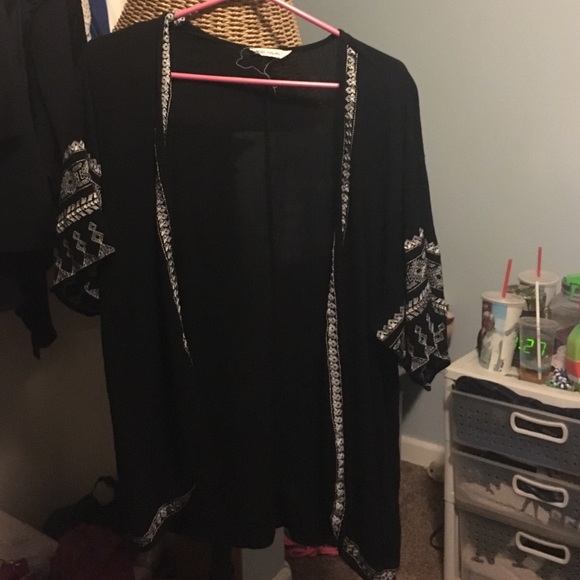 Black and white tillys kimono