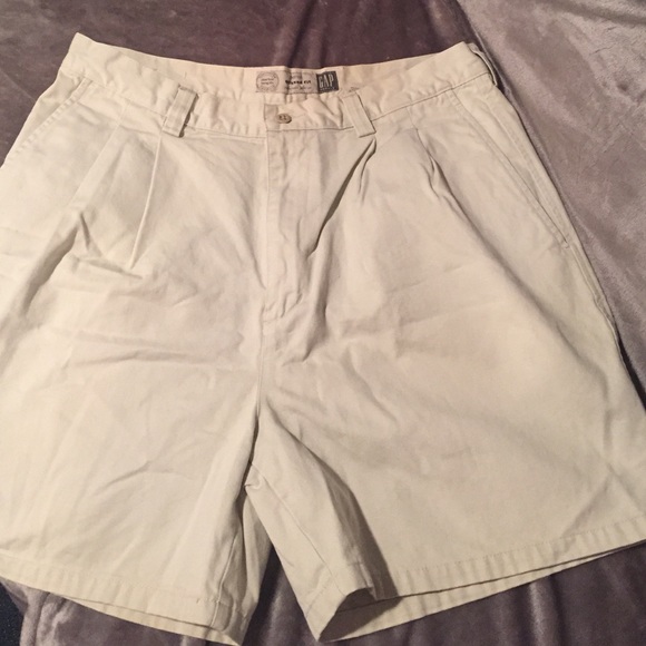 GAP Men's Khaki Shorts