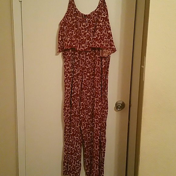 Red and white jumper size 3x ( size runs small)