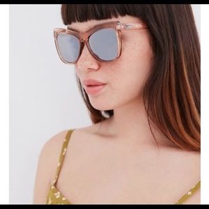 Sale just for today! 🎉Quay sunglasses! 😍