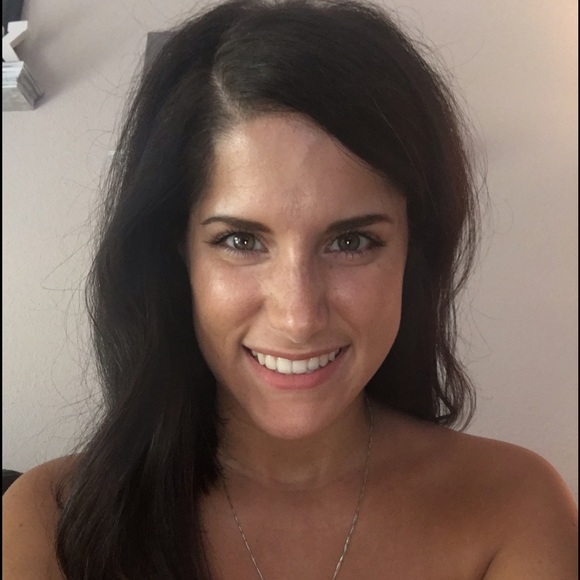 Meet your Posher, Khristyne - Picture 2 of 4