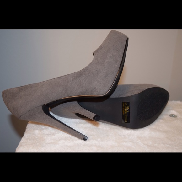 Gray Heels 👠 MUST SELL ASAP💥 - Picture 3 of 5