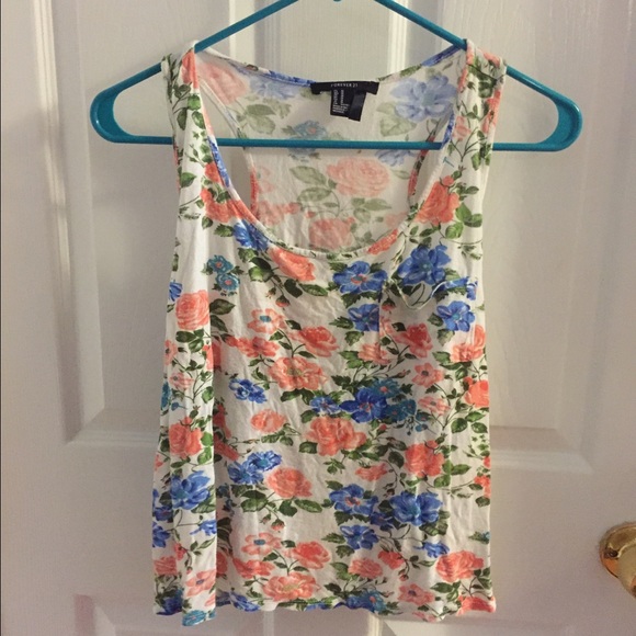 Floral tank top🌸