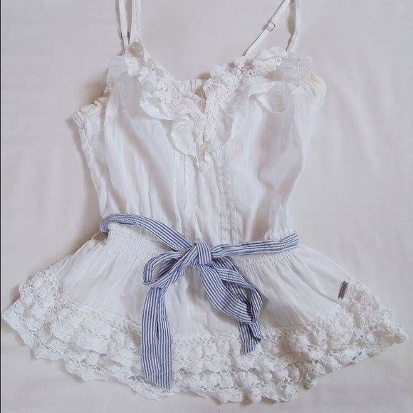 Beautiful Abercrombie White Top with Striped Belt