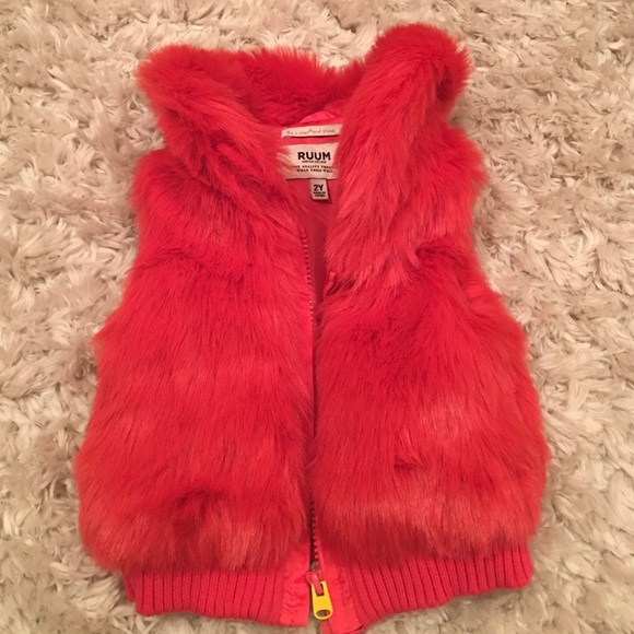 Girls furry vest size 2t