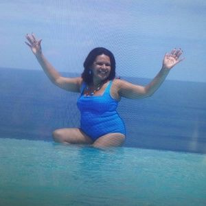 Meet your Posher, Aida