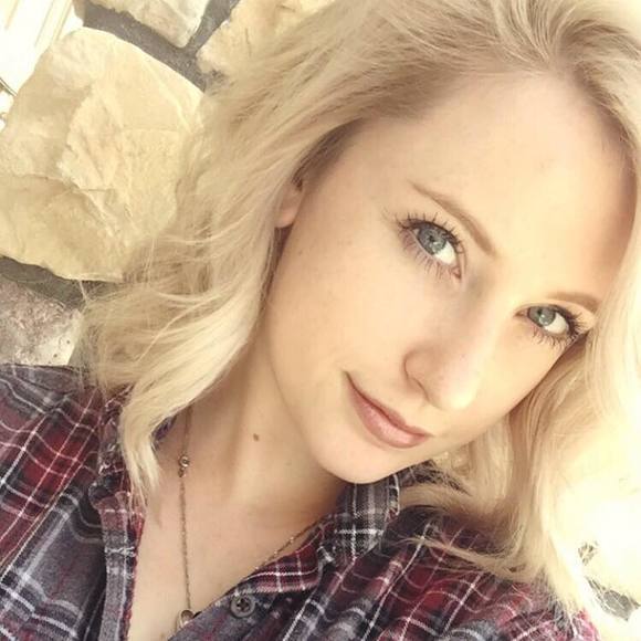 Meet your Posher, Claire