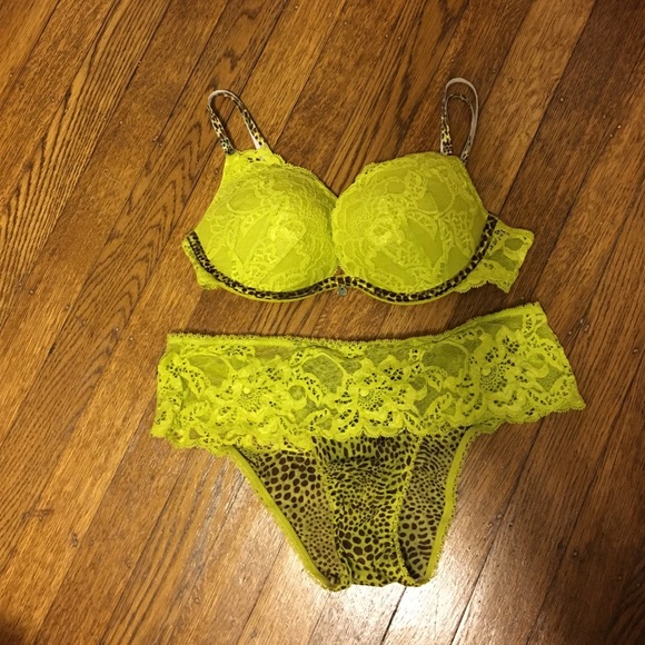 VS matching bra and panty set