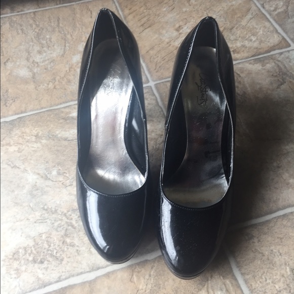 Black pumps - Picture 3 of 3