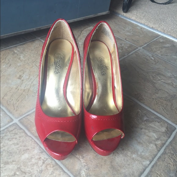 Red Pumps - Picture 2 of 4