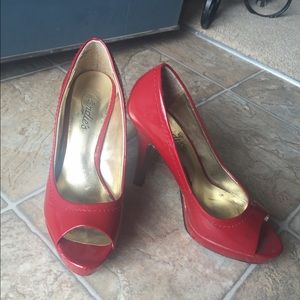 Red Pumps