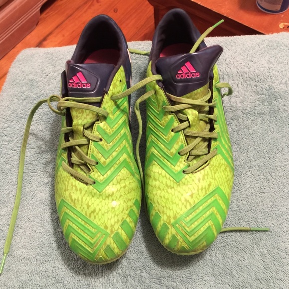 Adidas Pretator cleats Mens 10