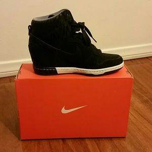 black nike sneakers