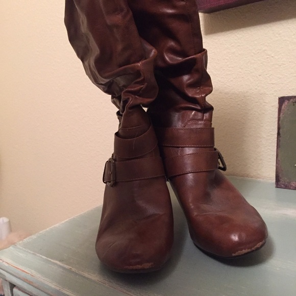 Brown boots - Picture 2 of 3
