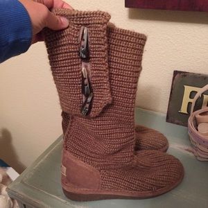 BEARPAW light brown boots