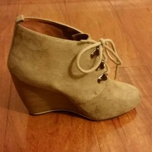tan color wedge booties