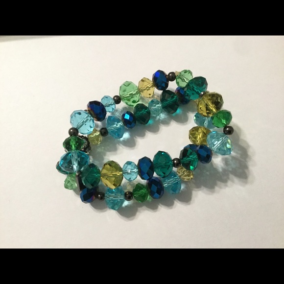Shades of green beaded bracelet.