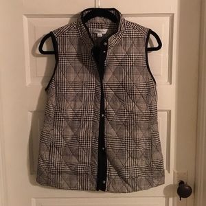 Black and white houndstooth patterned vest.