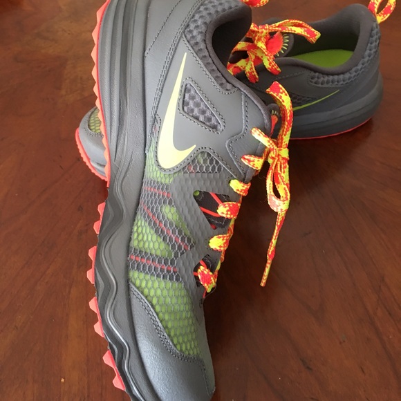 Nike multi color sneaker - Picture 2 of 4