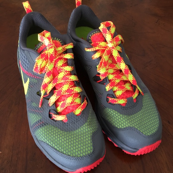 Nike multi color sneaker - Picture 3 of 4