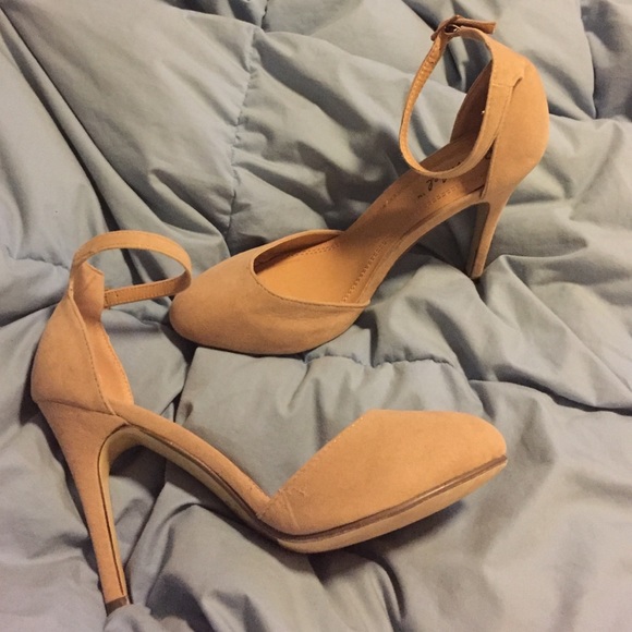 Nude suede pumps