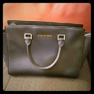 ⚠SOLD⚠Michael Kors Selma Navy Satchel