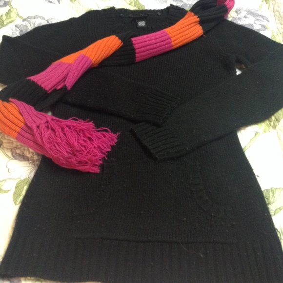 Sweater & scarf bundle