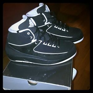 Air Jordan retro 2 black and white
