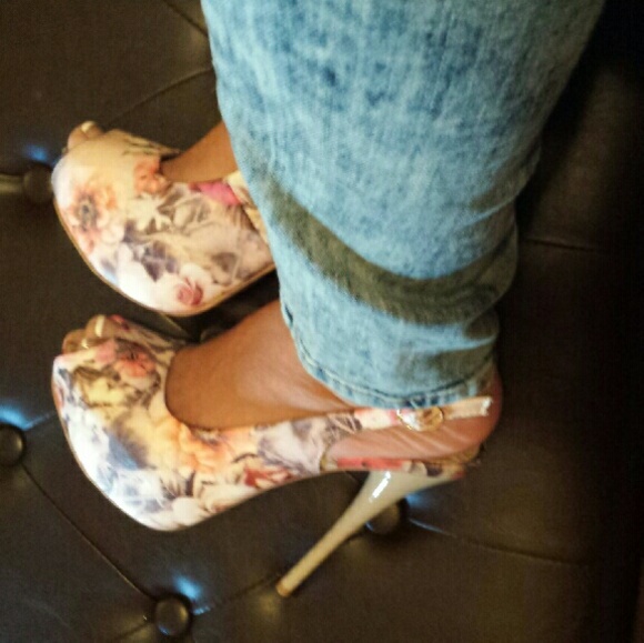 Buckled sling-backs - Picture 2 of 4