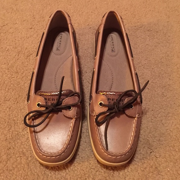*NEW* Sperry boat shoe. Size 9.