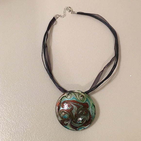 Glass pendant necklace