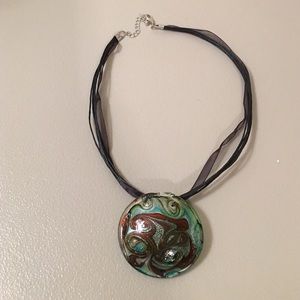 Glass pendant necklace