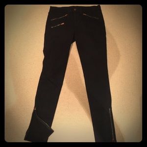 Hip rag&bone skinny jeans with zippers.