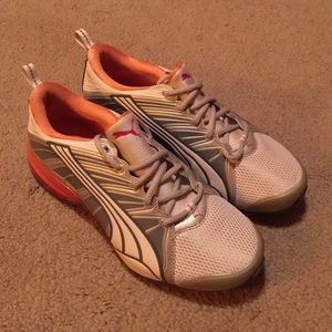 NWOT Puma sneaker. Size 9