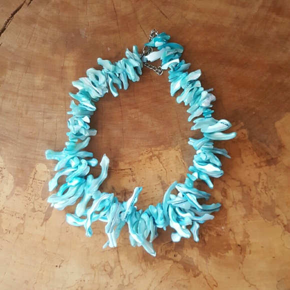 Iridescent shell statement neklace