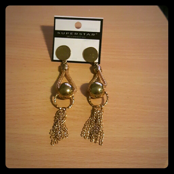 FASHIONABLE EARRINGS!!! BRAND NEW!!!