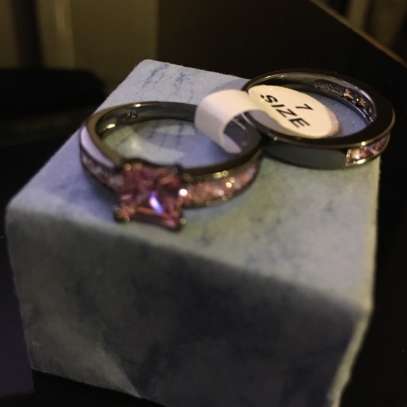 Engagement ring - Picture 4 of 4