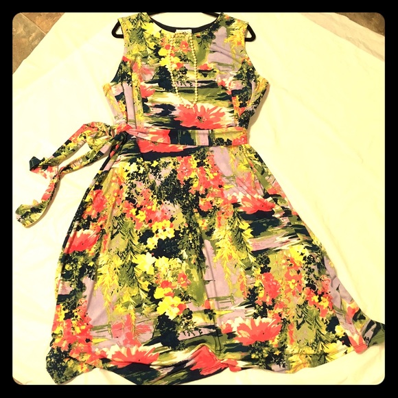 😍 Dress + Free Faux Pearl Necklace!