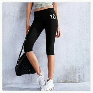 Victoria's Secret Everywhere Crop leggings Small