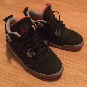 Air Jordan 4 Retro Black/Cement Red size 4Y