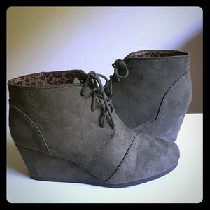 Bootie Wedges in Olive