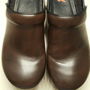 Brown nonskid leather Danskos