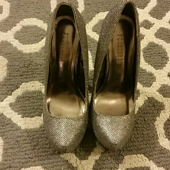 NWOT! SPARKLY HEELS!