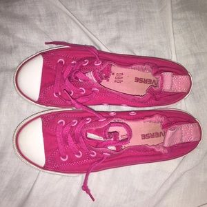 Girls converse