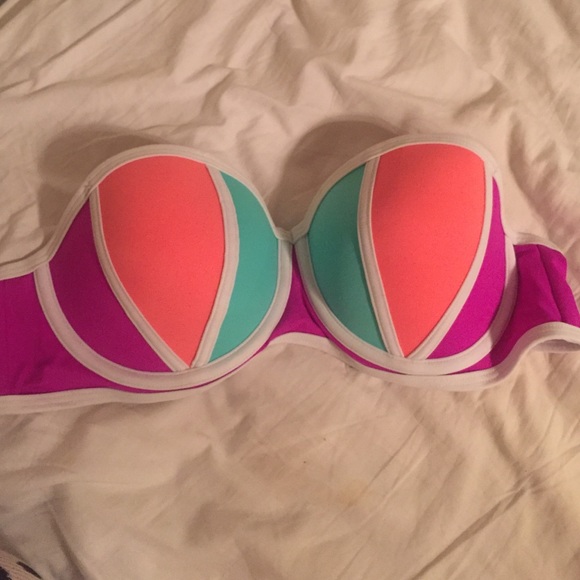 Victoria's Secret Swimsuit Top - Picture 1 of 3