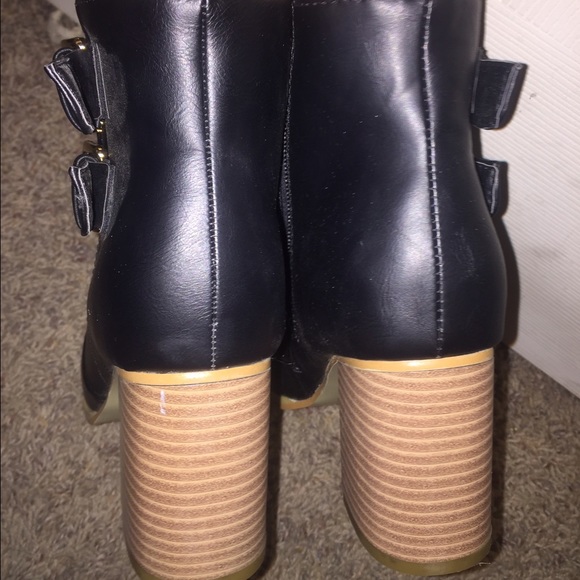 BLACK ANKLE BOOTS - Picture 2 of 3