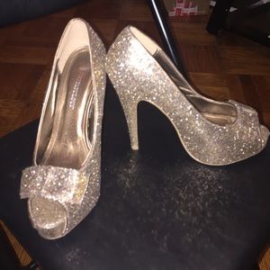 Sparkle peek toe heels 💜
