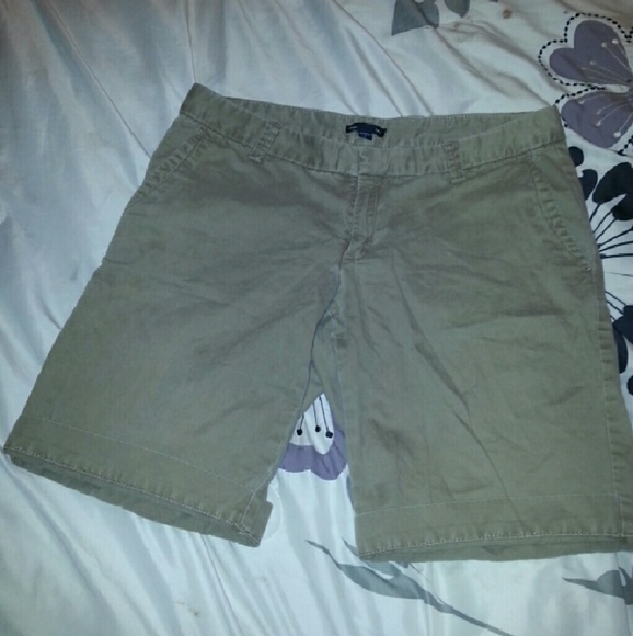 GAP khaki shorts