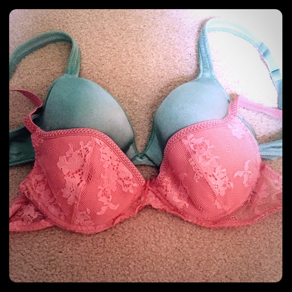 2 bras - VS and Barely there